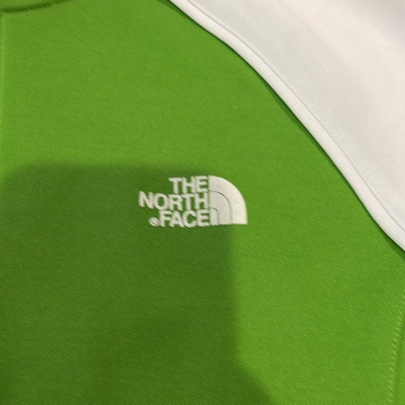The north face woman’s zippered jacket, size medium - Picture 3 of 9